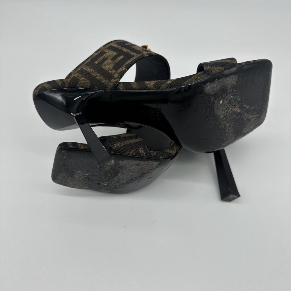 Fendace Heels - Picture 4 of 4
